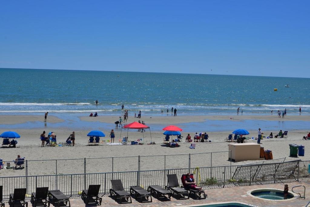 Gorgeous Ocean Front 2bd 2 Full Baths, 2 Balconies Apartment *