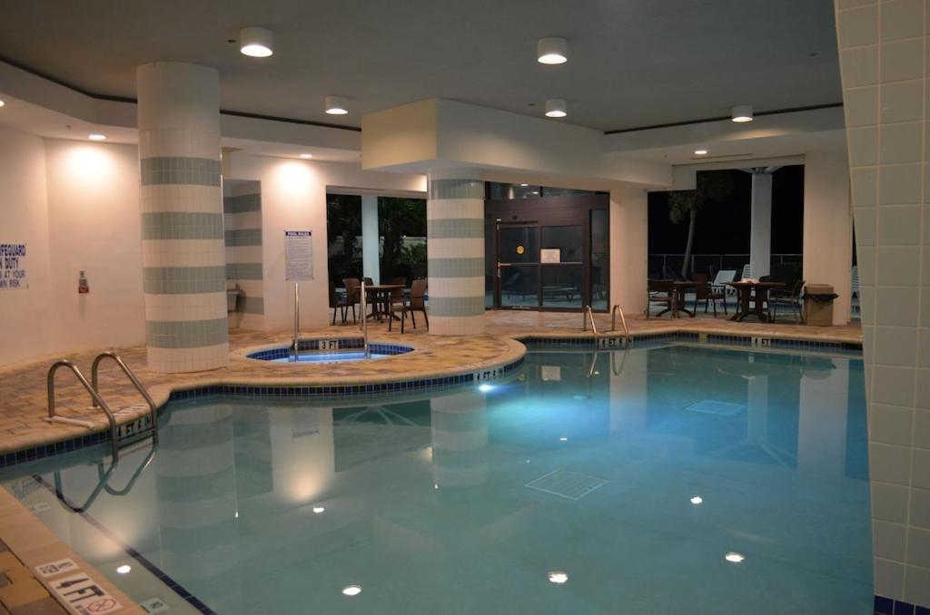 Gorgeous Ocean Front 2bd 2 Full Baths, 2 Balconies