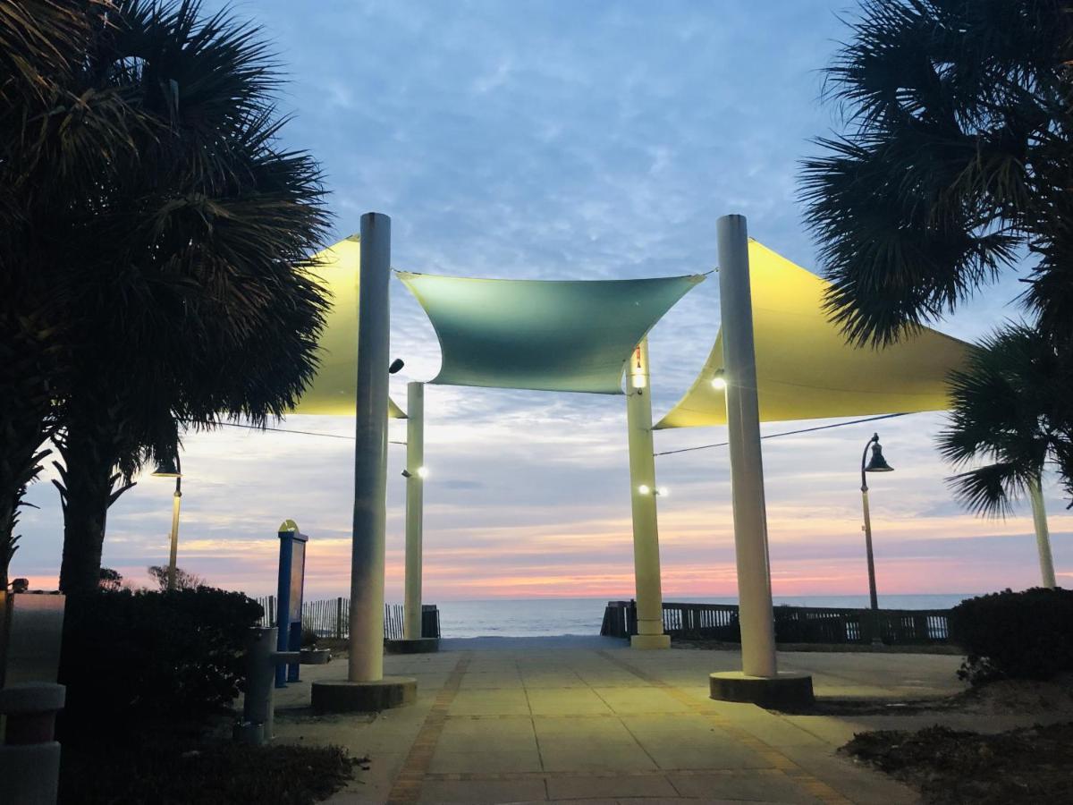 Luxury 2 Beds 2 Bath Ocean Front Aparthotel *