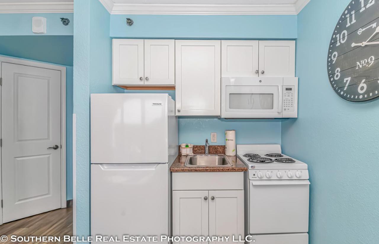 Ocean View Double With Beautiful Decor And Accents Caravelle 1504 Sleeps 6 Guests