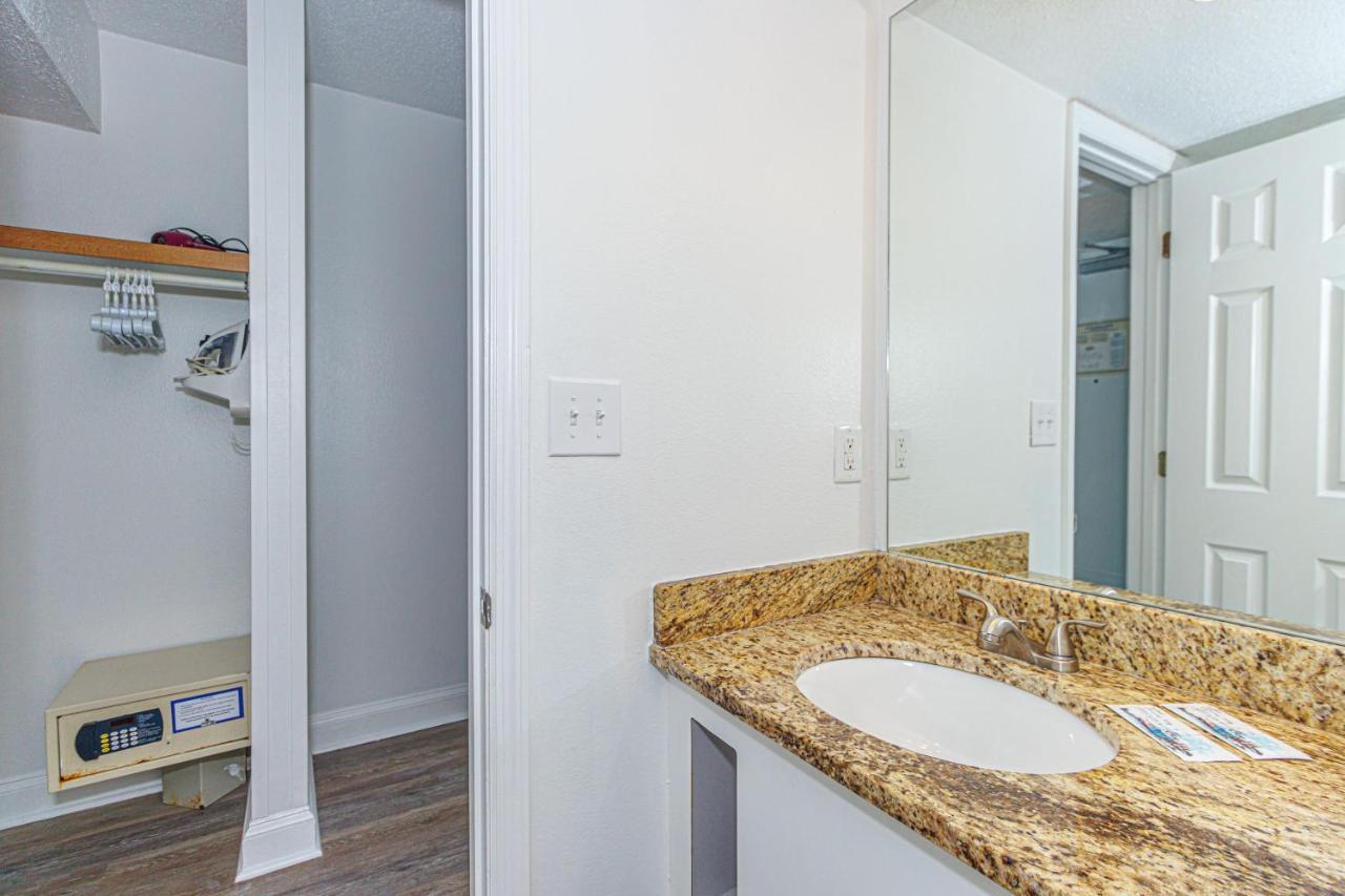 Renovated Oceanfront Condo! Perfect For 2-4 Guests! Sea Mist 20301 Holiday home *