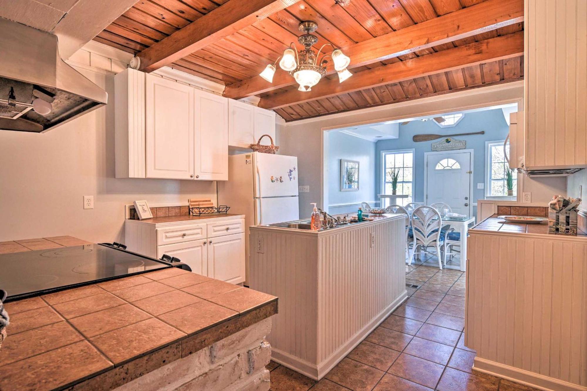 Murrells Inlet Upstairs Unit 1 Block To Beach! Myrtle Beach