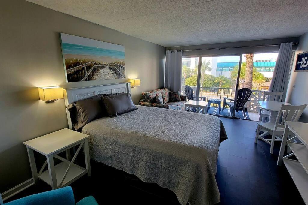 Apartment Beachy On The Strip! *