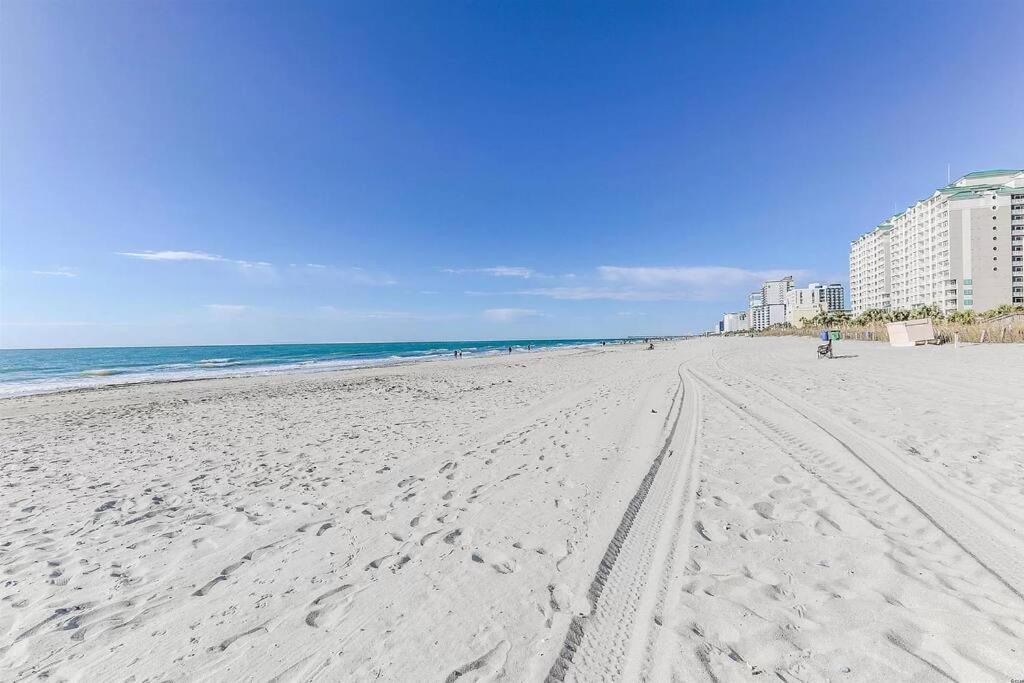 Beachy On The Strip!