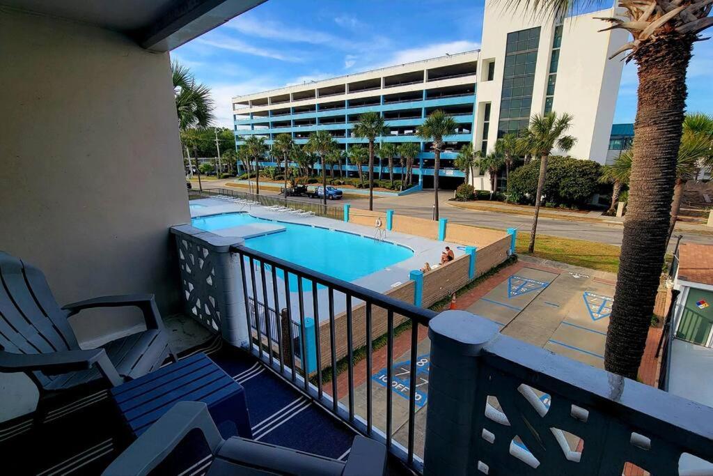 Apartment Beachy On The Strip!