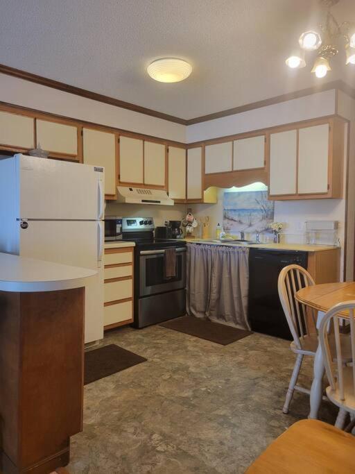 Sandpiper- 2 Bedroom, 2 Bath- 3rd Story Ocean View Myrtle Beach