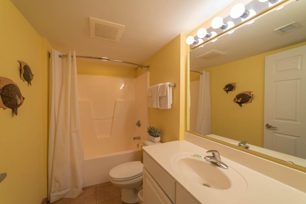 Malibu Pointe Club - Across The Street From The Ocean! Sleeps 12 Guests! *