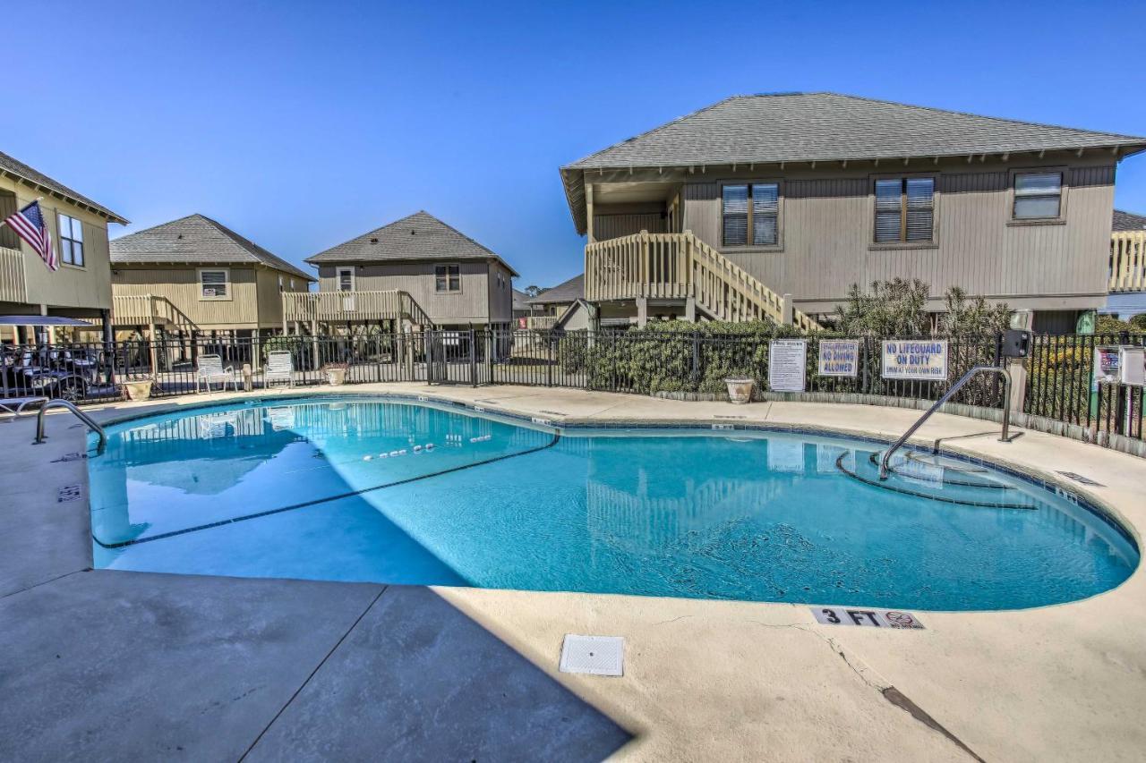 Myrtle Cottage, Walk To Pools And Beach! Holiday home Myrtle Beach
