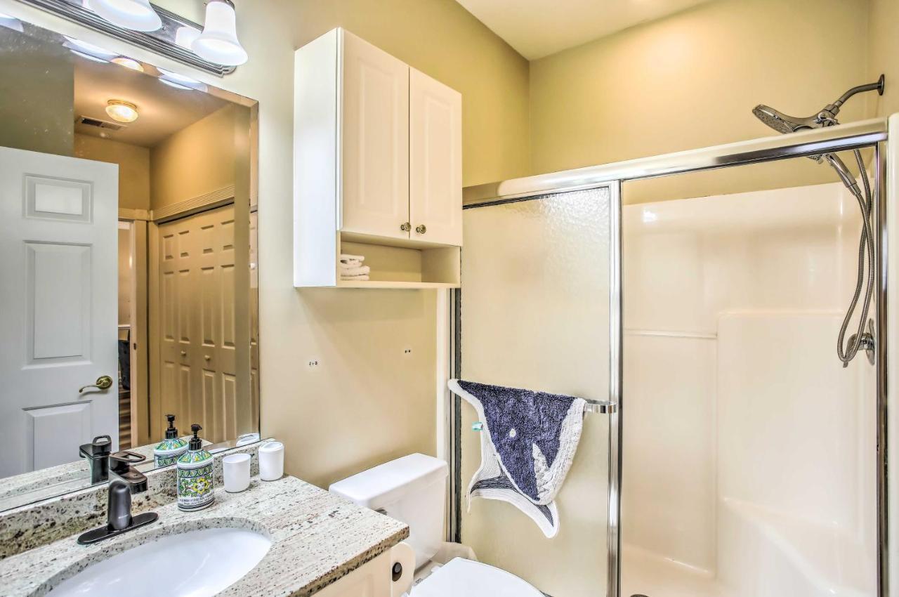 Vacation With Golf Course View Apartment
