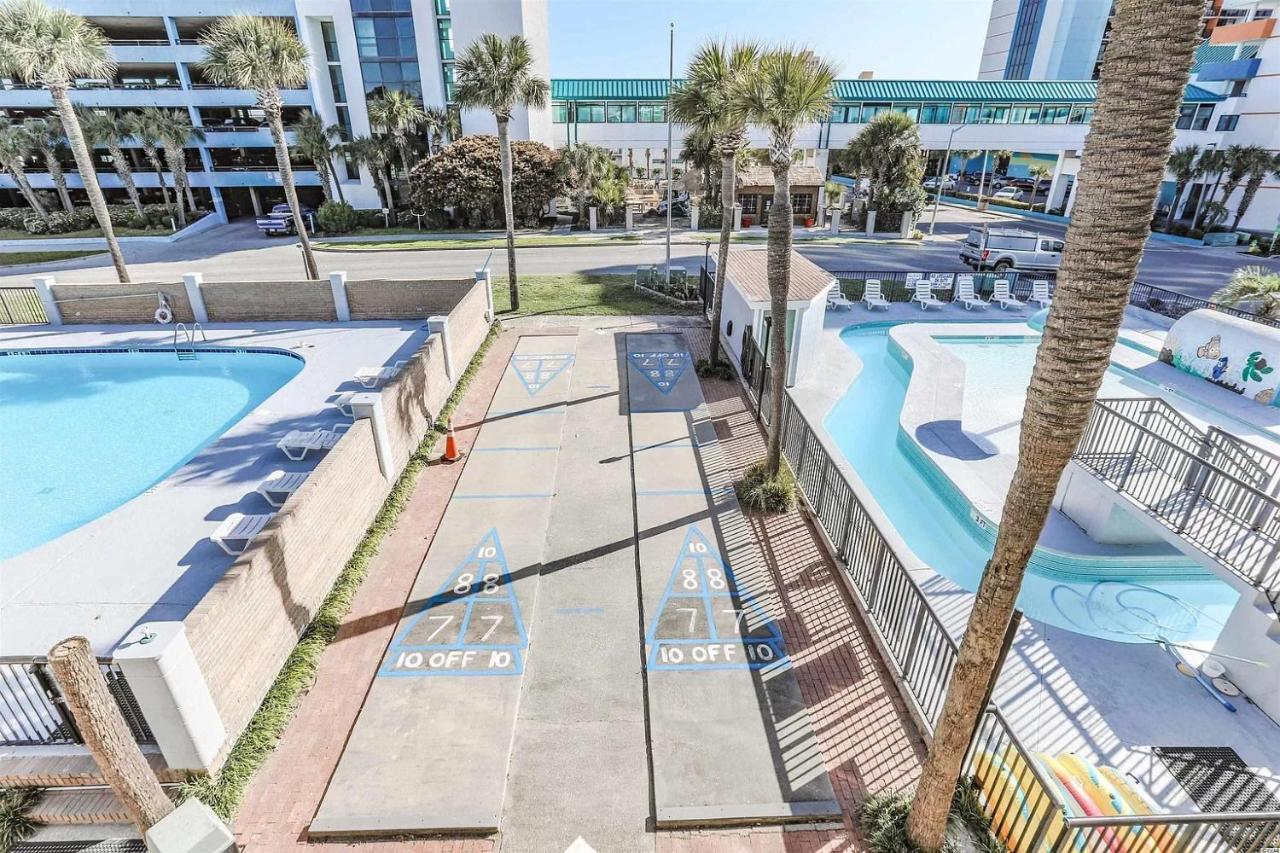 Lovely Pool Front