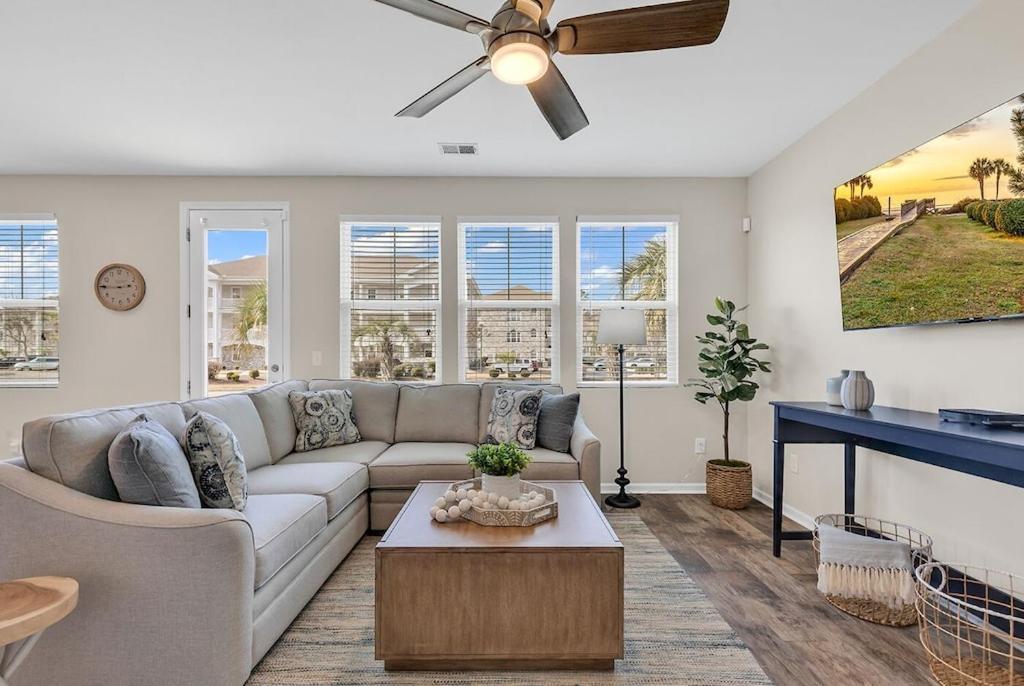 Myrtle Central: & Entertainment Hub Holiday home