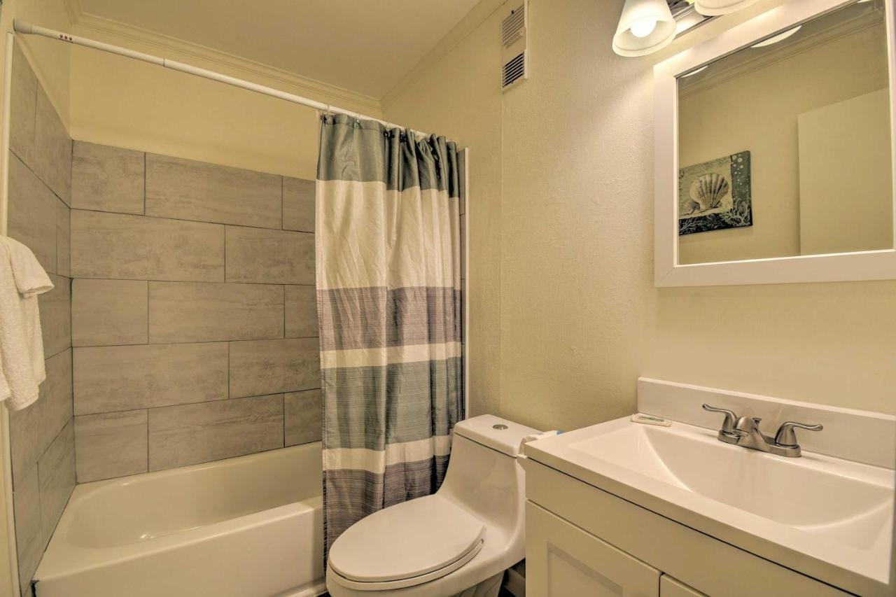 Bright North Myrtle Walk To Beach! Apartment