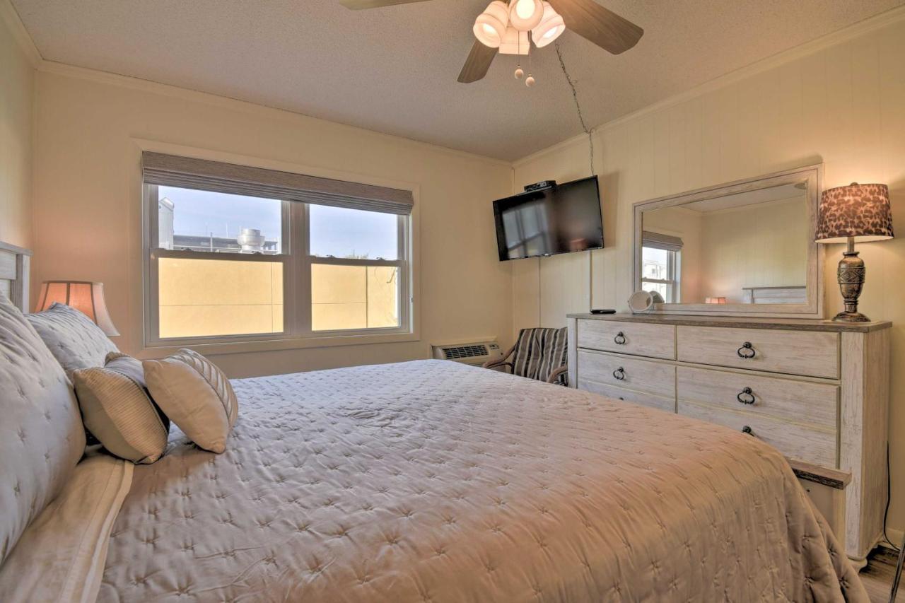 Bright North Myrtle Walk To Beach! Apartment