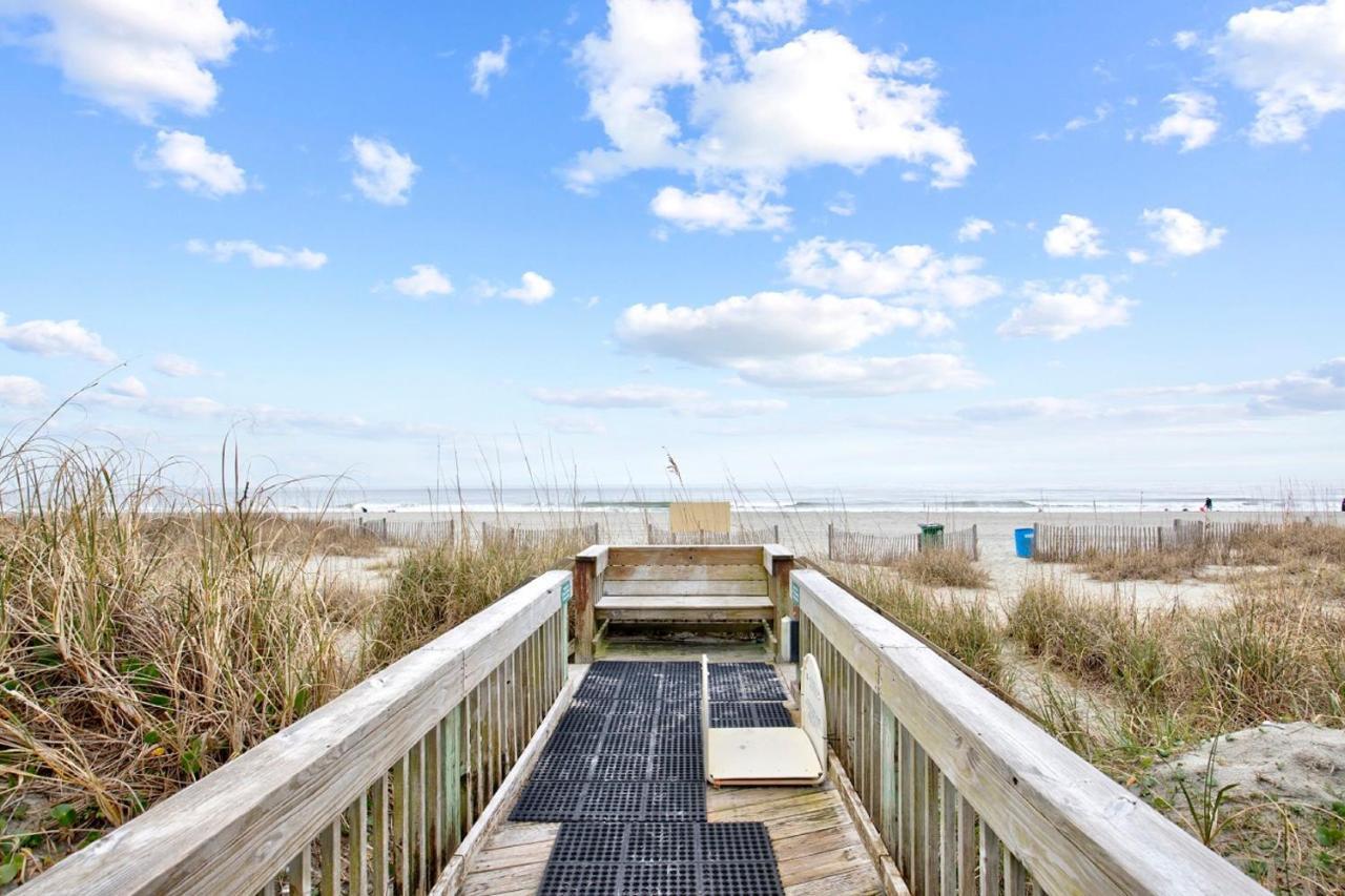 1br Oceanfront With Pool & Balcony Apartment