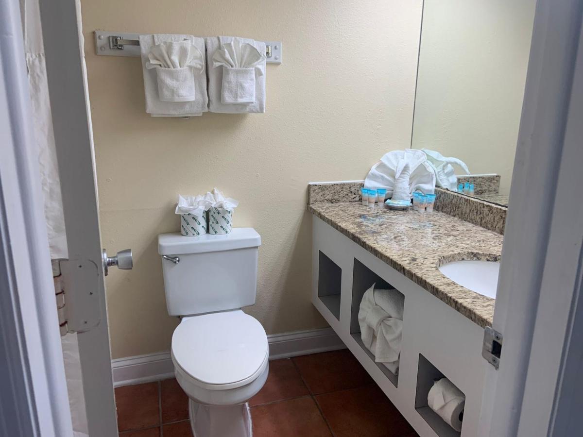 Oceanfront Studio W Balcony For Weekend Getaway * Myrtle Beach