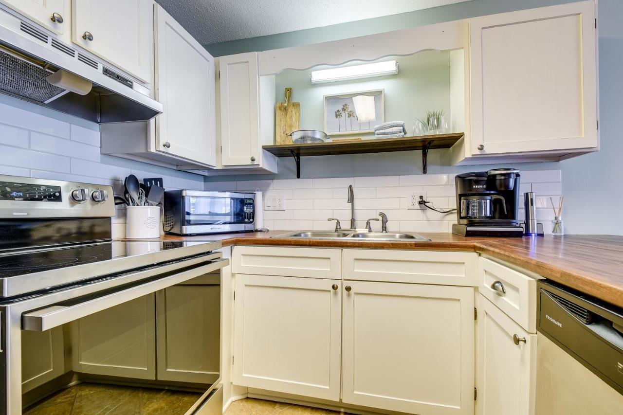 Apartment Surfside Vacation With Outdoor Pool *