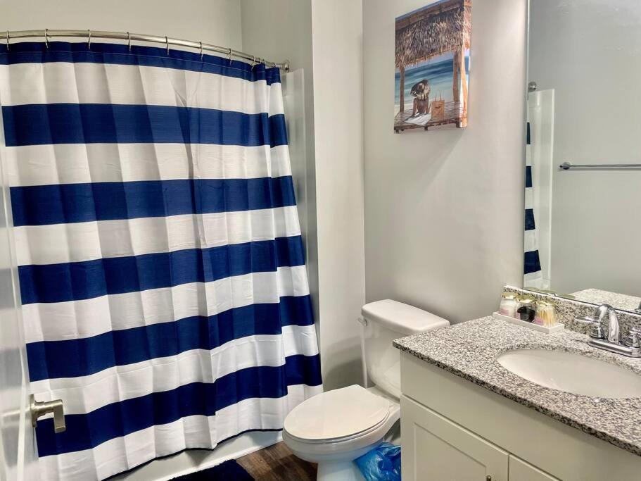 Family Getaway 10 Mins From Ocean Apartment *