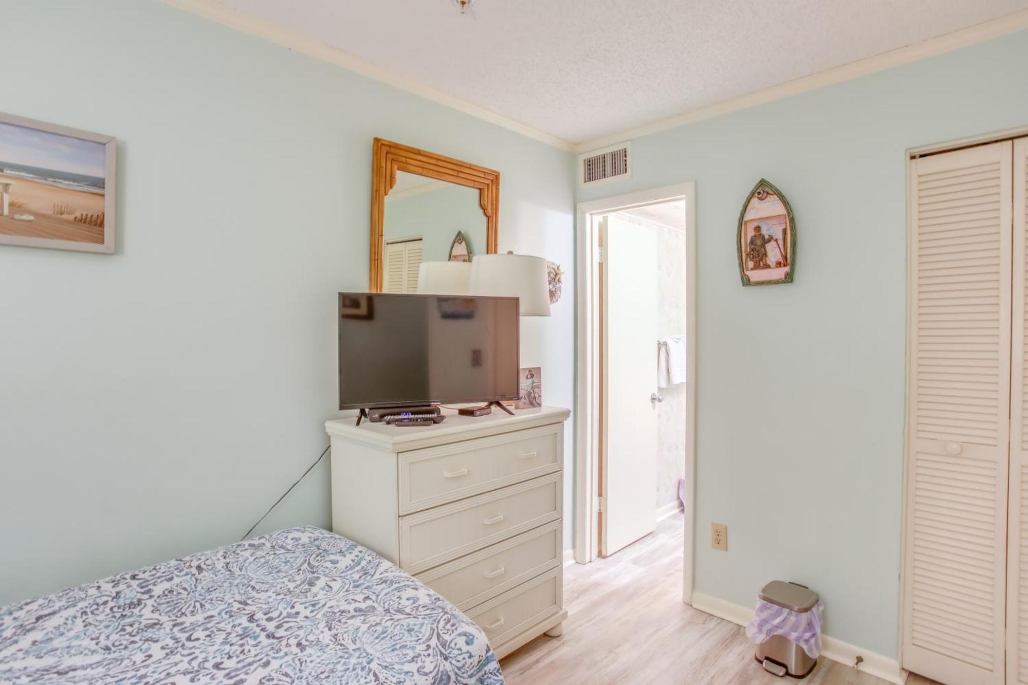 Apartment With Pool And Access About 1 Mi To Pier! Myrtle Beach