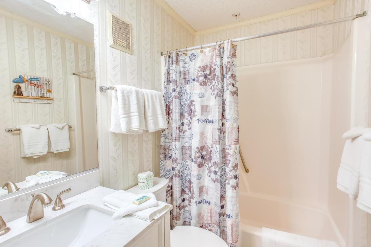 With Pool And Access About 1 Mi To Pier! Apartment *