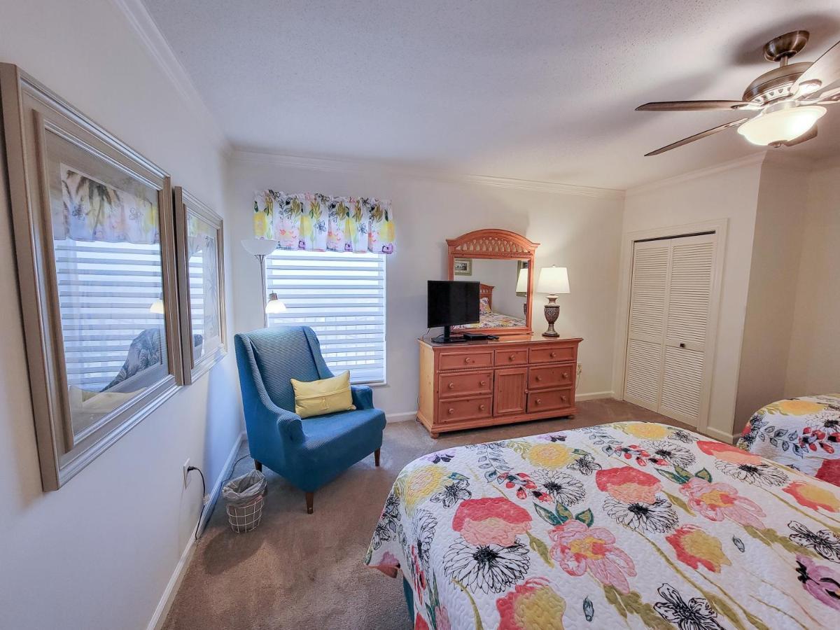 2307 Royale Palms Apartment