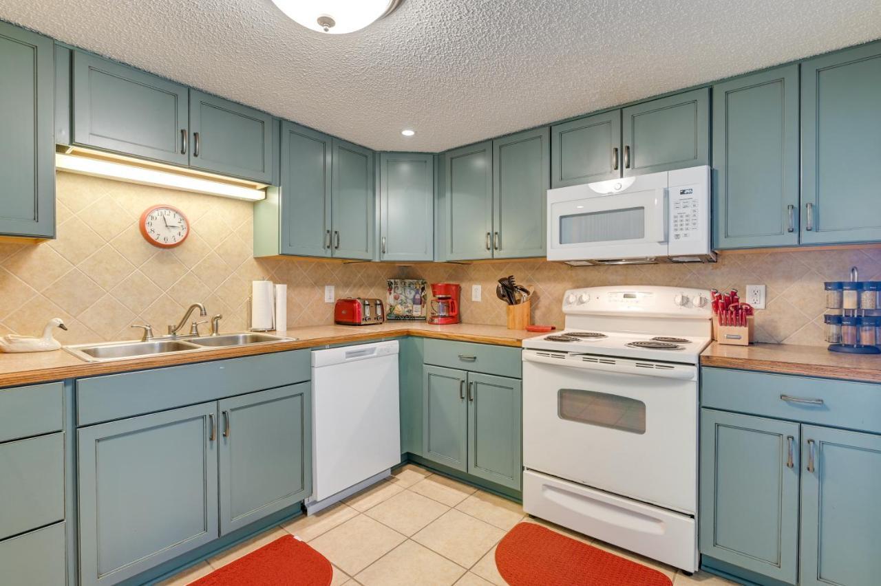 Apartment Getaway With Pool Access And Patio With Ocean View *