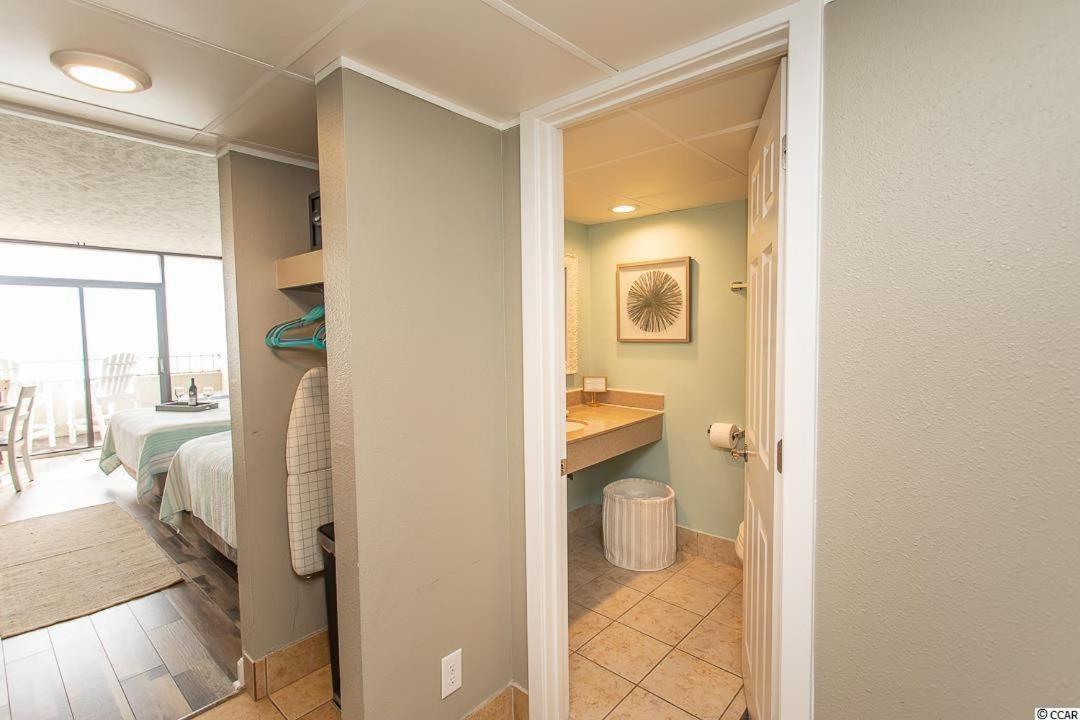 Completely Renovated Double Queen Direct Oceanfront - Ocean Reef 1503 Sleeps 4! Holiday home