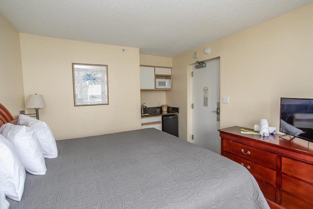Apartment Ocean View King Boardwalk Unit 540 Sleeps 2 *