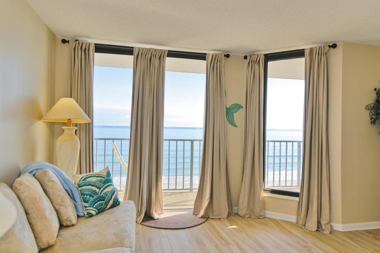 Holiday home Huge Oceanfront End Unit Location With Pool *