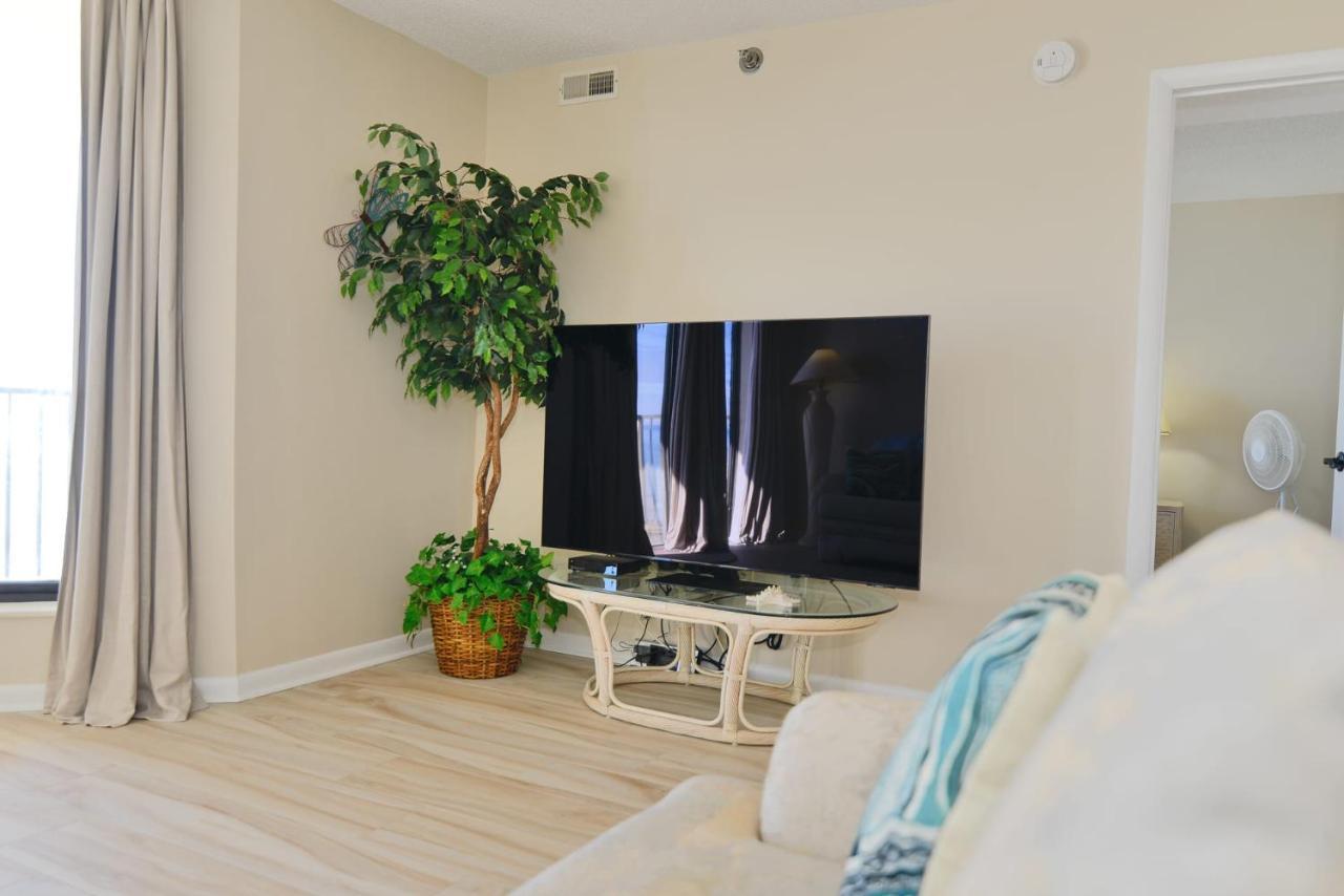 Huge Oceanfront End Unit Location With Pool *
