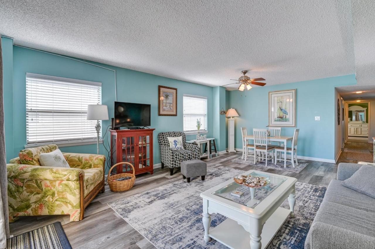 Apartment Getaway With Pool Access And Patio With Ocean View