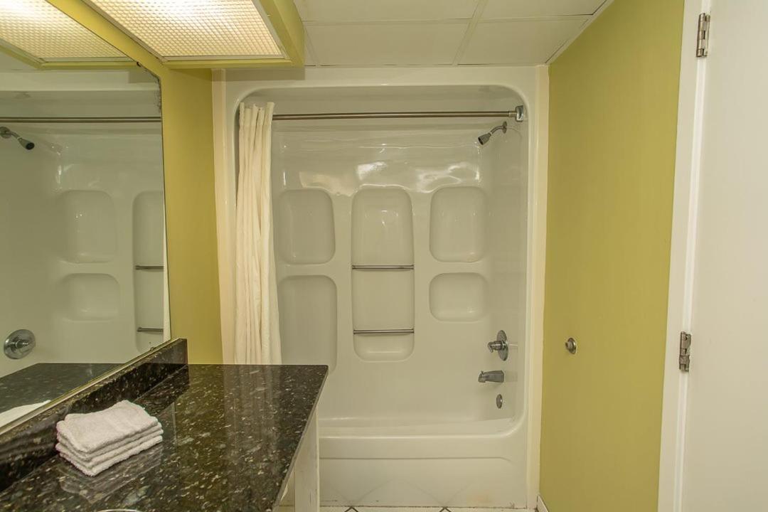 Holiday home Direct Ocean Front 1 Bedroom 2 Bathrooms Boardwalk Unit 539 Sleeps 8 Myrtle Beach