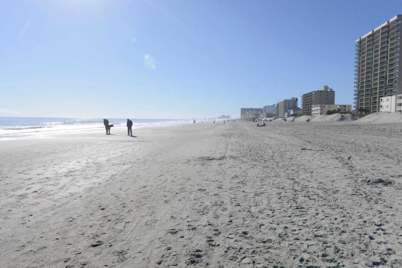 Holiday home Huge Oceanfront End Unit Location With Pool