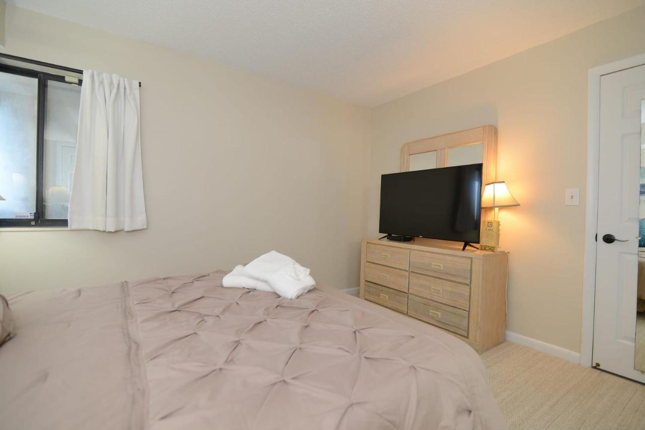 Holiday home Huge Oceanfront End Unit Location With Pool