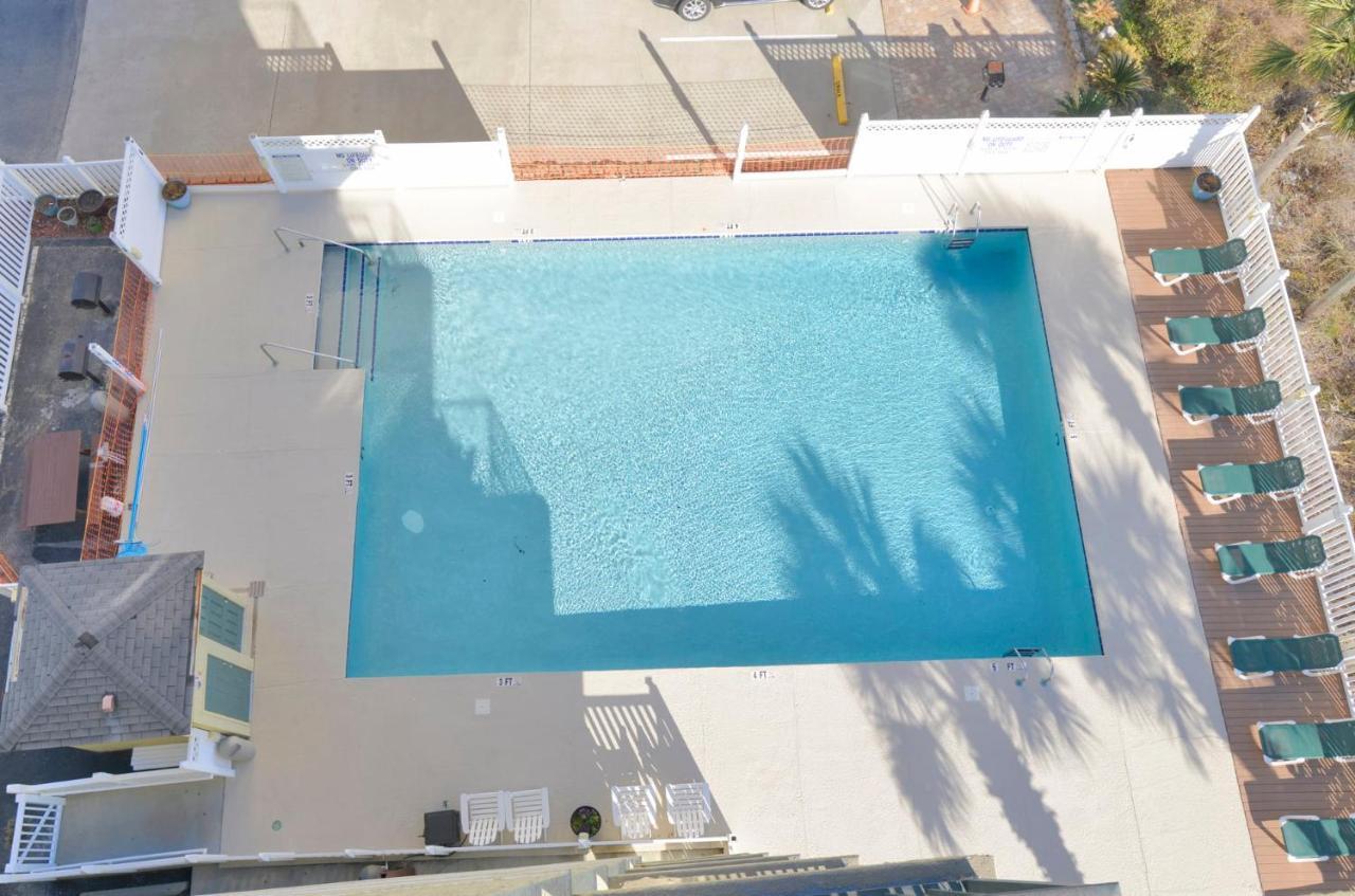 Holiday home Huge Oceanfront End Unit Location With Pool
