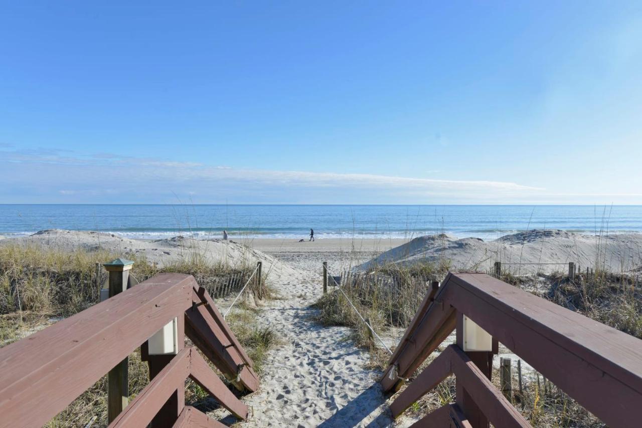 Holiday home Huge Oceanfront End Unit Location With Pool