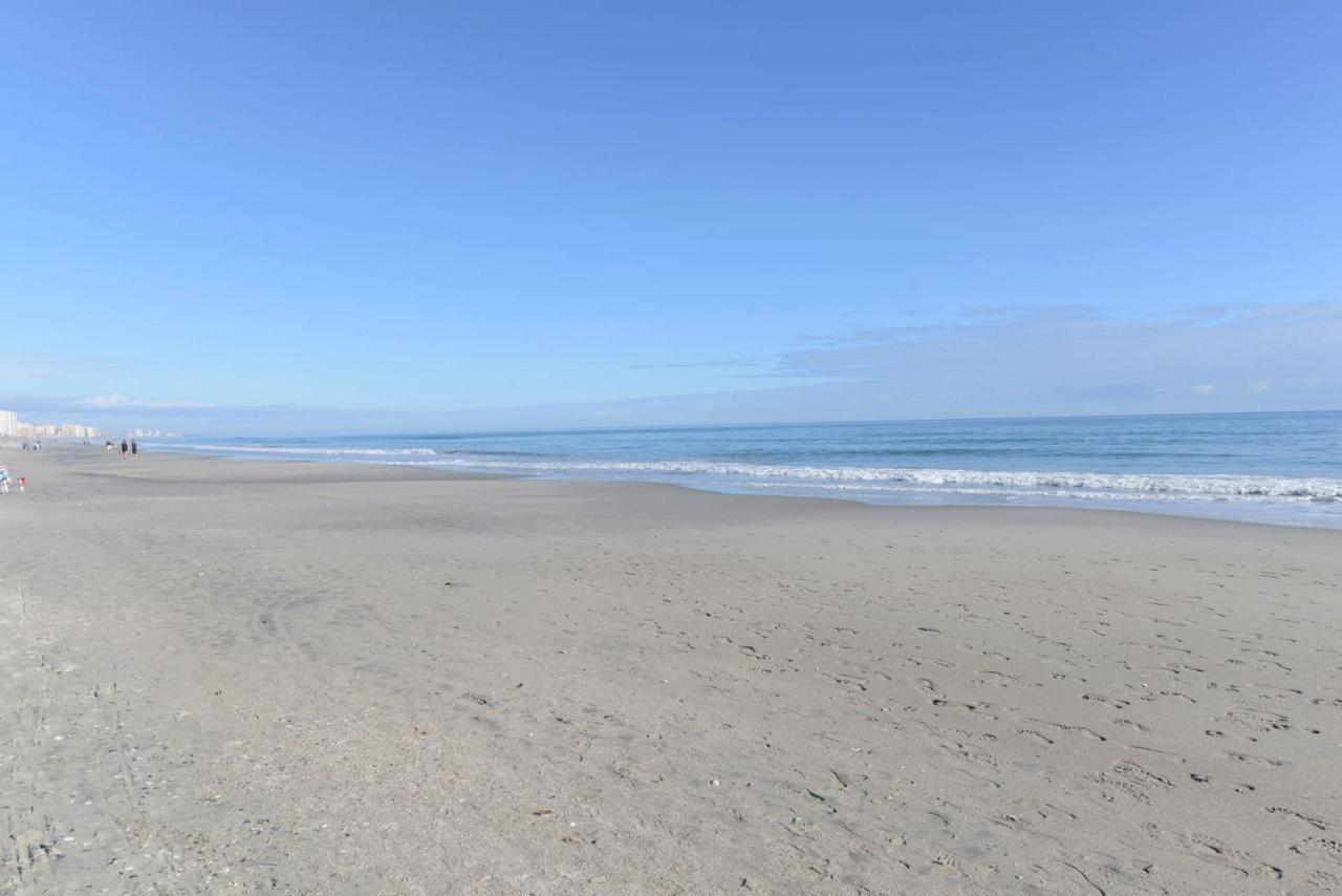 Huge Oceanfront End Unit Location With Pool *