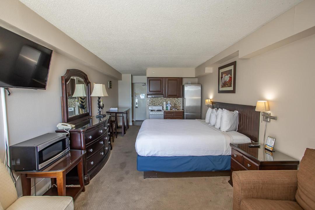 Recently Updated Oceanfront Studio- Sea Mist 20306