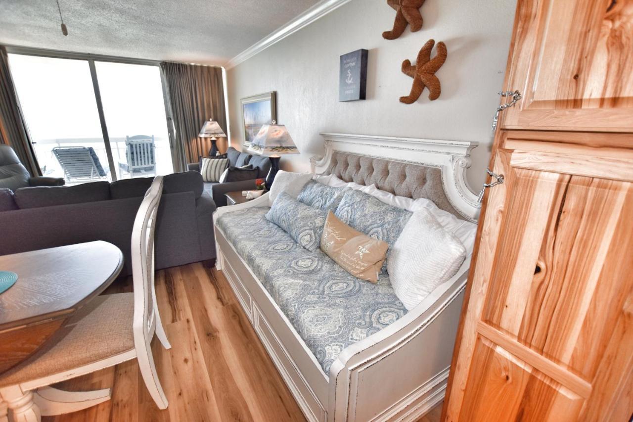 1405 Waters Edge Apartment