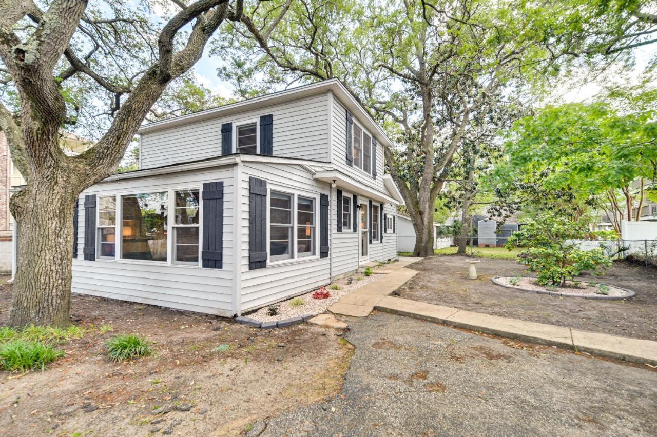 Chic Historic Myrtle Steps To Holiday home