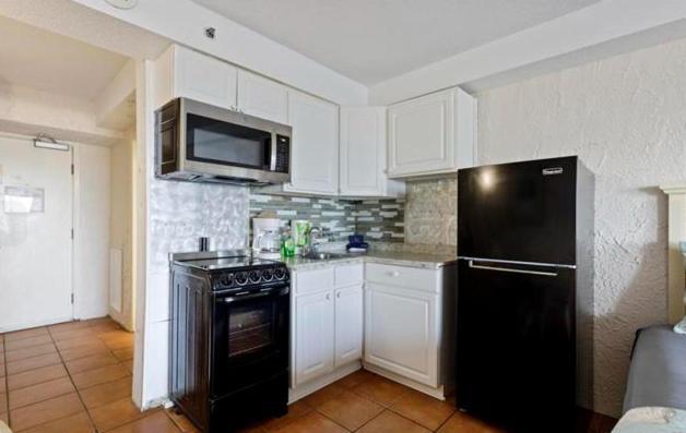Holiday home Ground Floor Direct Oceanfront Double Queen Suite! Perfect For 4 Guests! Sea Mist 20106