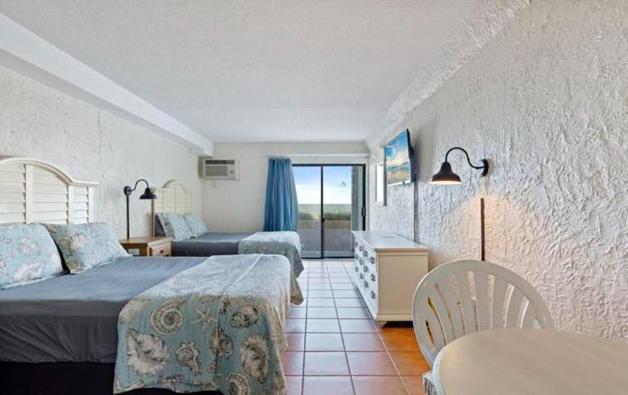 Ground Floor Direct Oceanfront Double Queen Suite! Perfect For 4 Guests! Sea Mist 20106