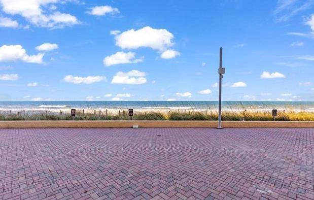 Ground Floor Direct Oceanfront Double Queen Suite! Perfect For 4 Guests! Sea Mist 20106 Holiday home Myrtle Beach