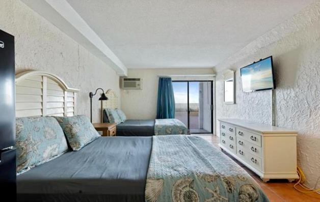 Ground Floor Direct Oceanfront Double Queen Suite! Perfect For 4 Guests! Sea Mist 20106 *