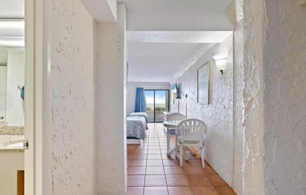 Holiday home Ground Floor Direct Oceanfront Double Queen Suite! Perfect For 4 Guests! Sea Mist 20106