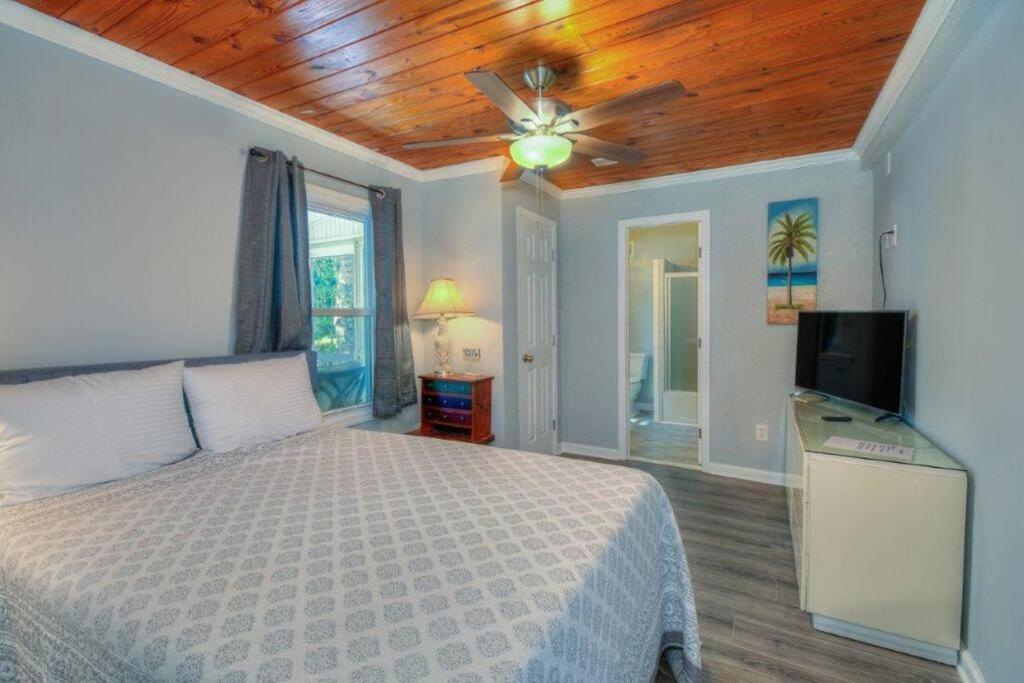 Lovin/sleeps 10/2 Blocks To Beach/pets Ok Apartment *