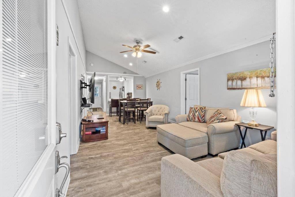 Apartment Lovin/sleeps 10/2 Blocks To Beach/pets Ok Myrtle Beach