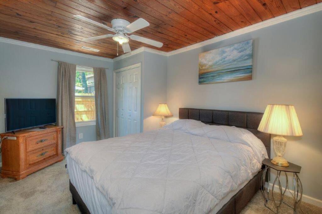 Lovin/sleeps 10/2 Blocks To Beach/pets Ok Apartment