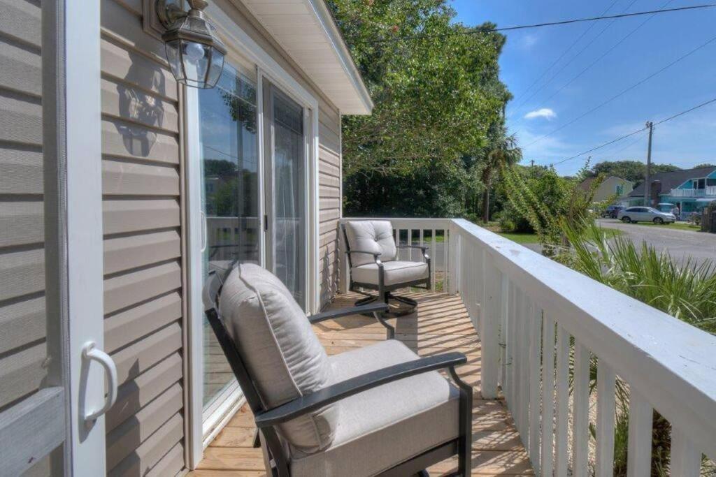 Lovin/sleeps 10/2 Blocks To Beach/pets Ok