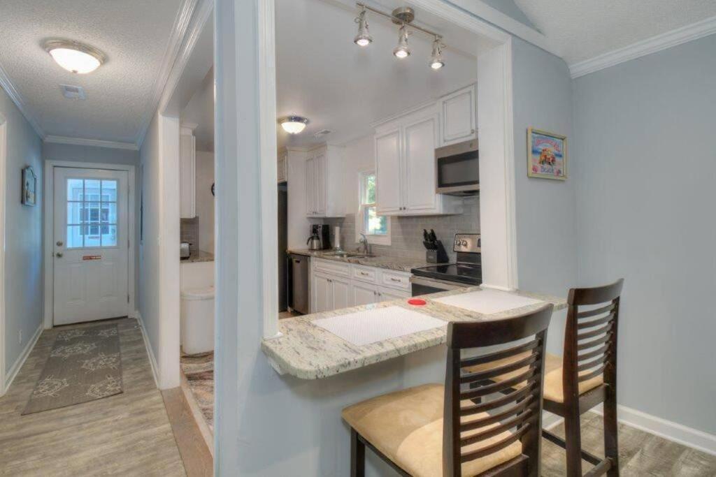Lovin/sleeps 10/2 Blocks To Beach/pets Ok Apartment