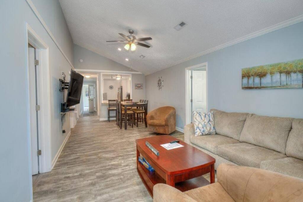 Lovin/sleeps 10/2 Blocks To Beach/pets Ok Apartment *